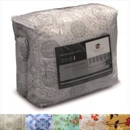 Acolchado King estampado 160 x 220 cm. + 2  fundas para almohadones 100% polyester.