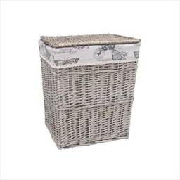 Canasto de Rattan Mariposas. 45 x 34 x 56 cm de altura